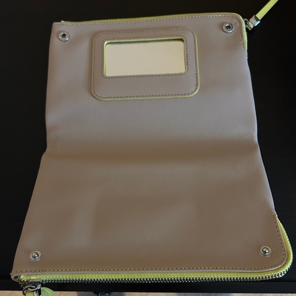 Clutch - Picture 3 of 7